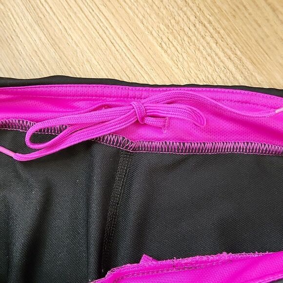 ☔️💜Adidas Black & Fuchsia Cropped Athletic Pants Medium - Picture 4 of 13